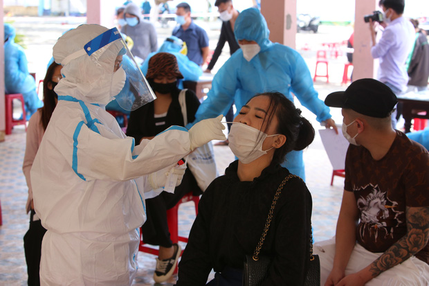 Hà Nội: Thêm 2 nhân viên y tế BV Nhiệt đới Trung ương nhiễm Covid-19 - Ảnh 1