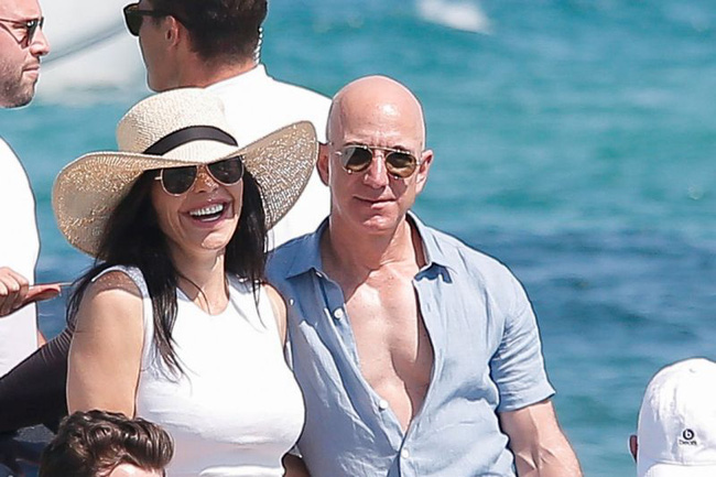 Ông chủ Amazon Jeff Bezos mua siêu du thuyền - Ảnh 2