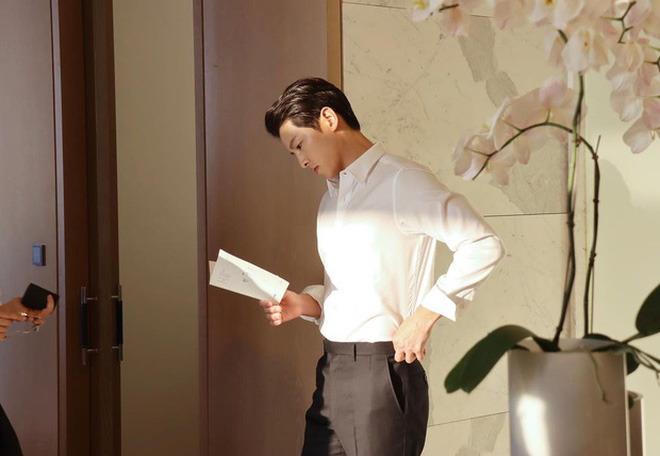 Song Joong Ki - Song Hye Kyo bị soi đăng ảnh cùng ngày kèm theo chi tiết trùng hợp đến 'khó hiểu' - Ảnh 4