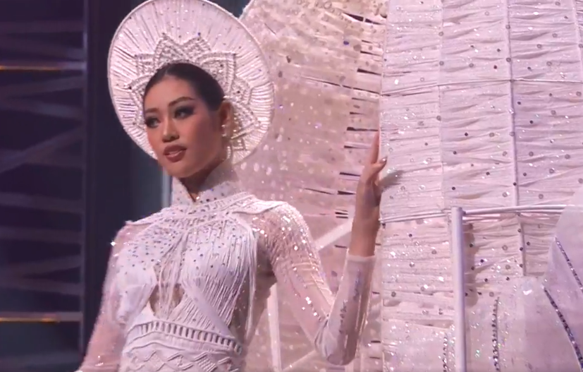Khánh Vân xuất hiện ấn tượng, tung cú xoay 'thần thánh' tại đêm thi Quốc phục Miss Universe - Ảnh 4