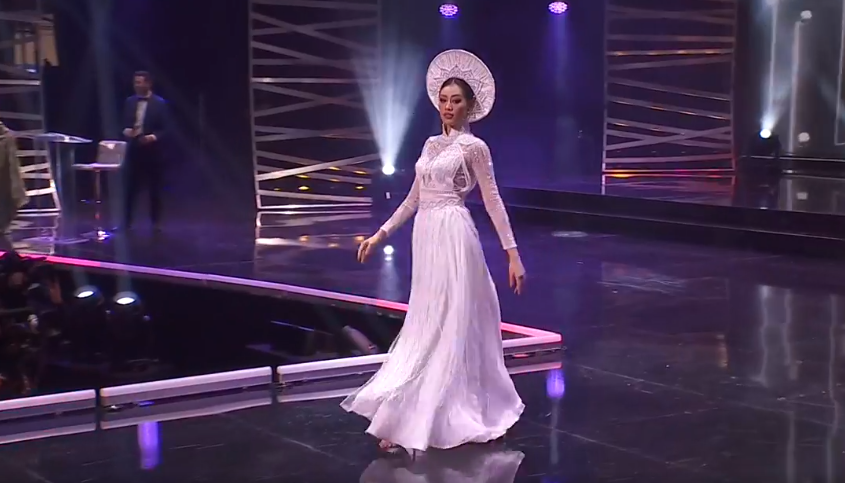 Khánh Vân xuất hiện ấn tượng, tung cú xoay 'thần thánh' tại đêm thi Quốc phục Miss Universe - Ảnh 6