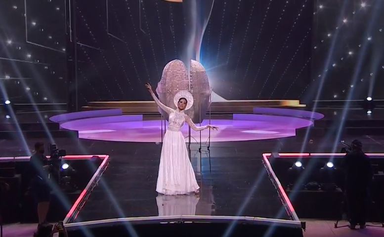Khánh Vân xuất hiện ấn tượng, tung cú xoay 'thần thánh' tại đêm thi Quốc phục Miss Universe - Ảnh 8