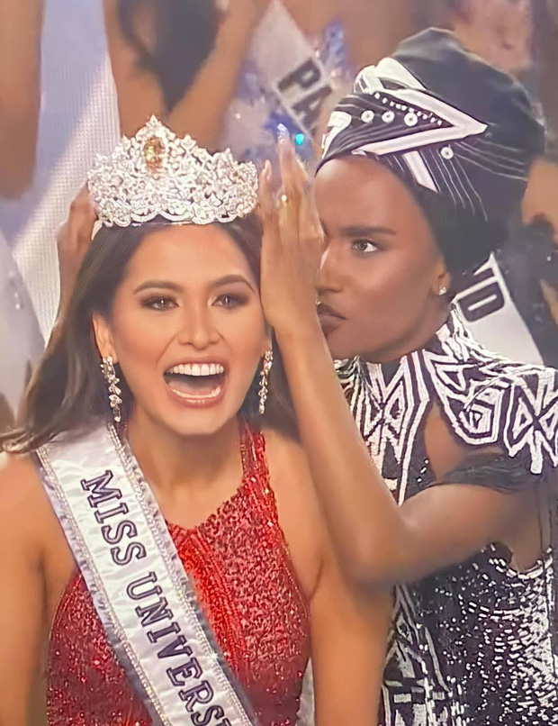 Biểu cảm đối lập được lan truyền trên MXH của hai người đẹp Miss Universe.