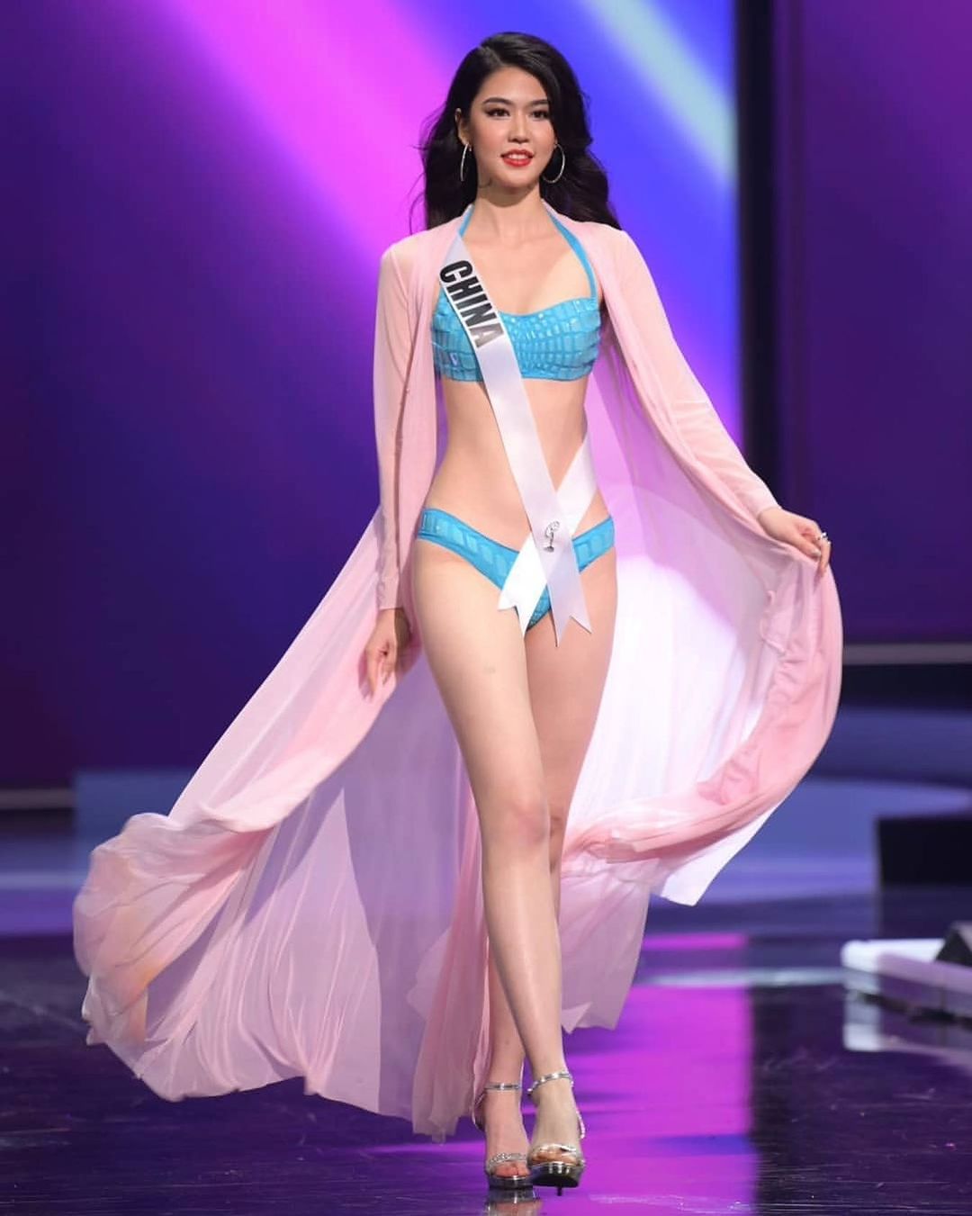 Hoa hậu hoàn vũ Trung Quốc Tôn Gia Hân bị soi '2 mặt' 1 trời 1 vực - Ảnh 1