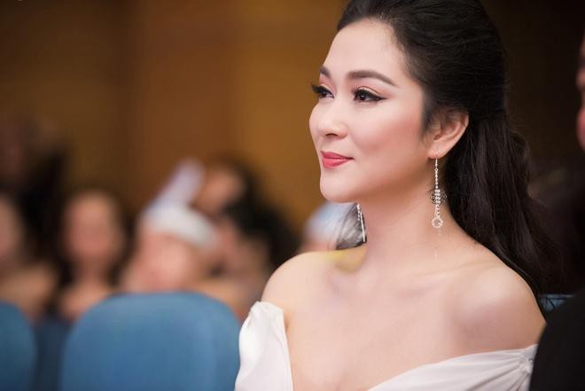 Hoa hậu Nguyễn Thị Huyền khoe ảnh tuổi 16 trăng tròn đẹp ngất ngây - Ảnh 2