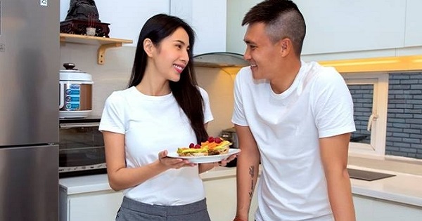 Giữa ồn ào ăn chặn tiền từ thiện, Thủy Tiên được Công Vinh an ủi mát lòng: "Vợ đẹp lại nấu ăn ngon"