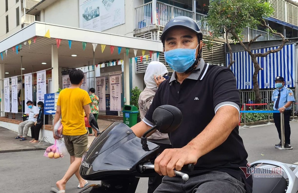 Mặc drama nghệ sĩ từ thiện, Quyền Linh âm thầm đi xe máy đến trao 2 tỷ đồng ủng hộ chống dịch - Ảnh 4