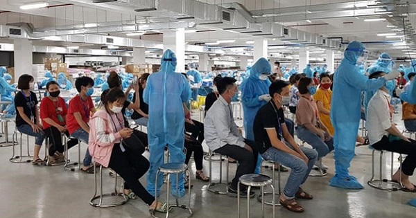 Tâm dịch Bắc Giang: Công nhân không được phép ra khỏi phòng trọ