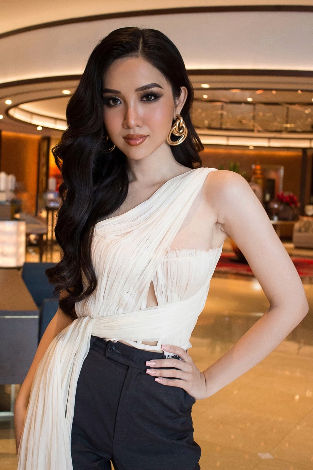 Gác lại vương miện, Đỗ Nhật Hà chính thức dự thi Hoa hậu Hoàn vũ Việt Nam - Ảnh 2
