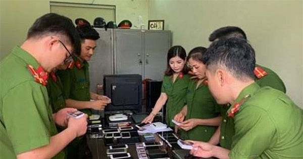 Vụ diễn viên Về Nhà Đi Con lộ clip: Khi nào công an được thu giữ, kiểm tra điện thoại dân?