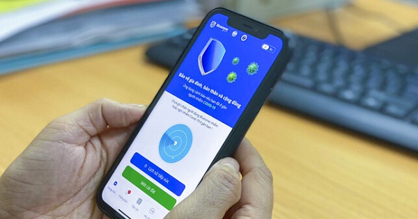 Đề nghị xử phạt người có smartphone nhưng không cài ứng dụng phòng Covid-19