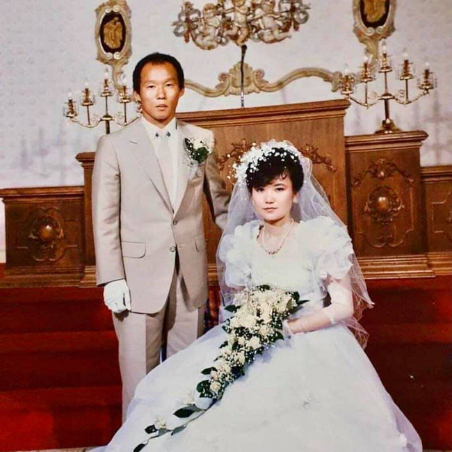 Dân tình lan truyền ảnh cưới hiếm của HLV Park Hang Seo và vợ 34 năm trước - Ảnh 1