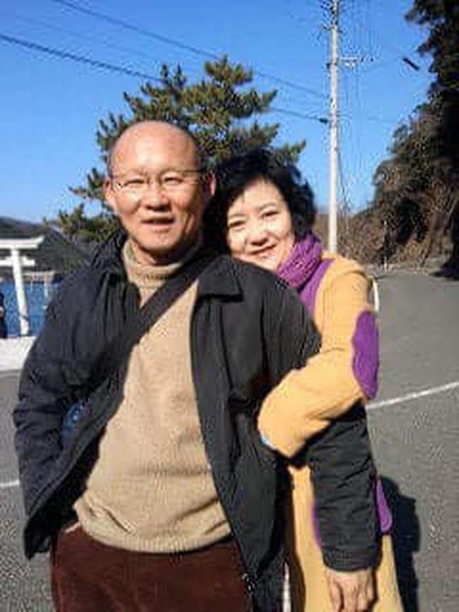 Dân tình lan truyền ảnh cưới hiếm của HLV Park Hang Seo và vợ 34 năm trước - Ảnh 3