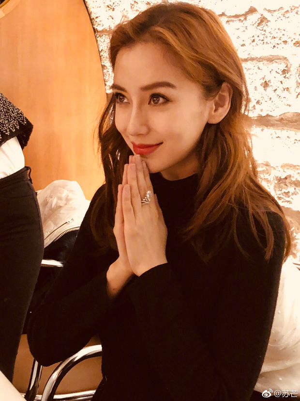 Angelababy đeo lại nhẫn kim cương triệu đô mà Huỳnh Hiểu Minh tặng - Ảnh 2