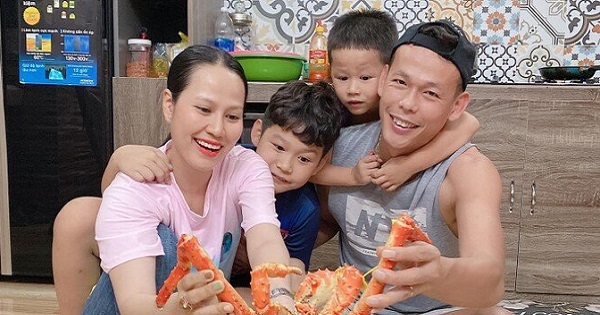 Chân dung người vợ vừa đảm đang vừa "quyền lực" của thủ môn Tấn Trường 