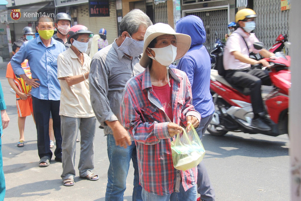 Hà Anh Tuấn lại ghi điểm khi quyên góp 25 tấn gạo để 'cả Sài Gòn sẽ cùng nhau nấu cơm' - Ảnh 2