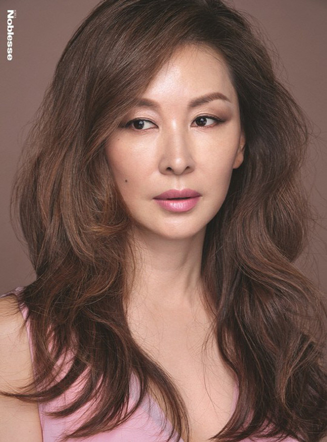 Han Ye Seul bị so sánh với đàn chị tai tiếng Lee Mi Sook.