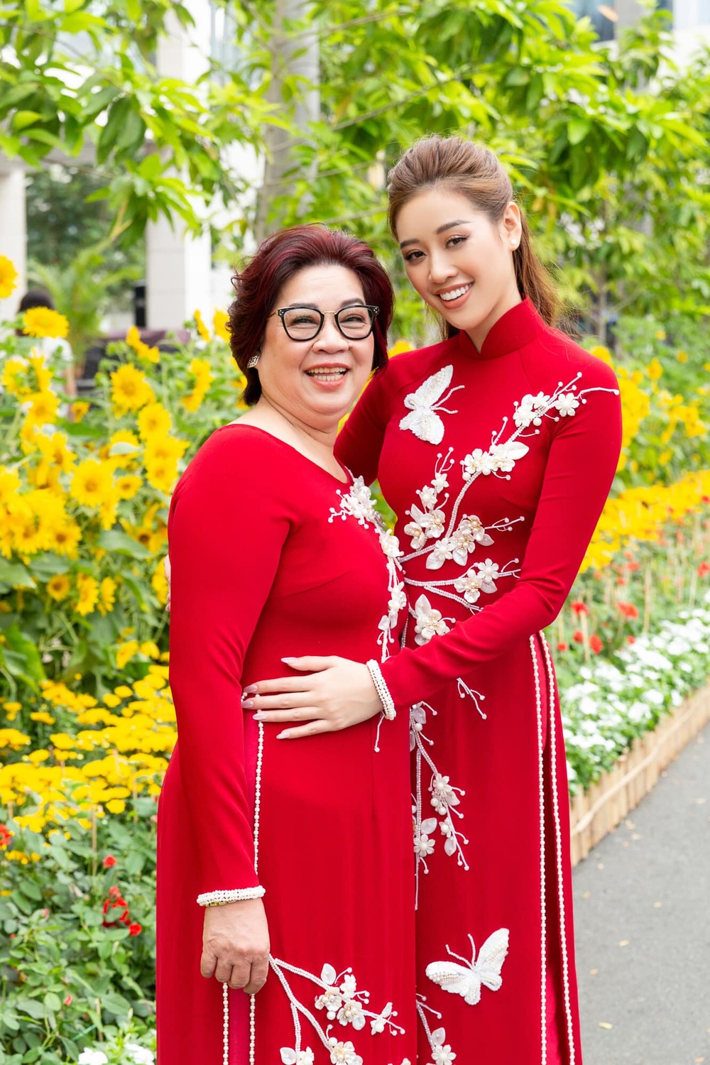 Hoa hậu Khánh Vân tung bộ ảnh gia đình, fan hiểu ngay vì sao cô đẹp thế - Ảnh 5