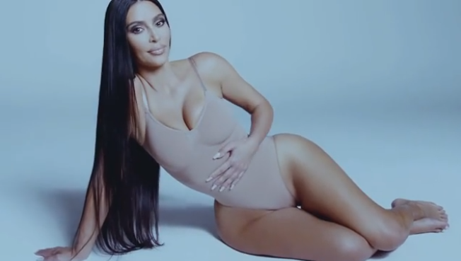 Chồng cũ có tình mới, Kim Kardashian tung ảnh nội y khoe body 'chất lượng cao' - Ảnh 1