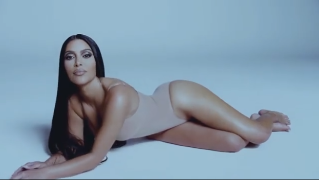 Chồng cũ có tình mới, Kim Kardashian tung ảnh nội y khoe body 'chất lượng cao' - Ảnh 3