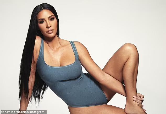 Chồng cũ có tình mới, Kim Kardashian tung ảnh nội y khoe body 'chất lượng cao' - Ảnh 4