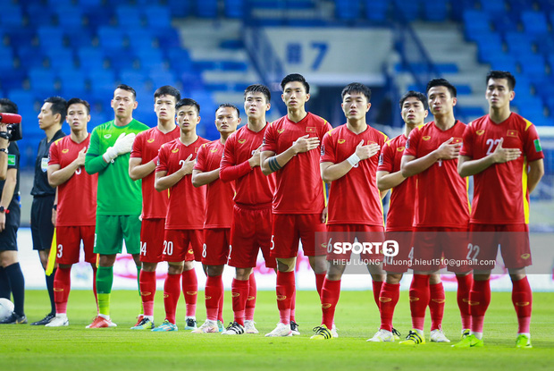 Đội tuyển Việt Nam đá vòng loại: Đặng Văn Lâm được khen khi đi comment khắp nơi, Bùi Tiến Dũng chị chỉ trích vì lặn mất tăm - Ảnh 1