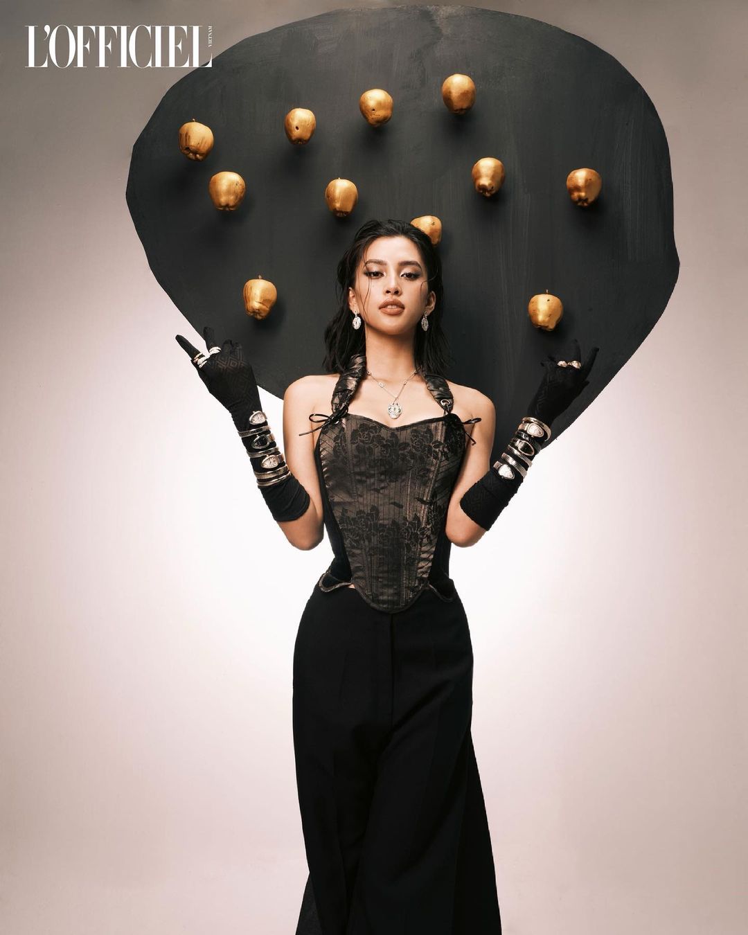 Hoa hậu Tiểu Vy lại khiến MXH chao đảo với tạo hình độc đáo  - Ảnh 1