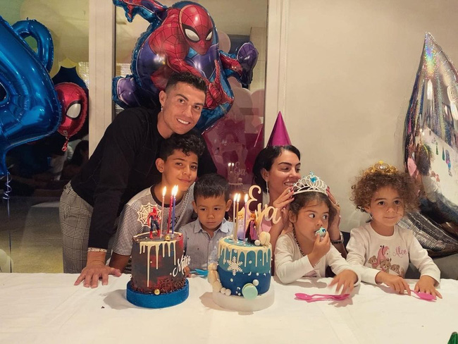 Bạn gái Ronaldo nhắn gì cho con trai riêng của anh trong ngày sinh nhật? - Ảnh 4