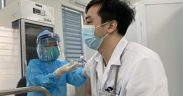 Người tiêm vaccine Covid-19 của 2 hãng khác nhau có an toàn cho sức khỏe?