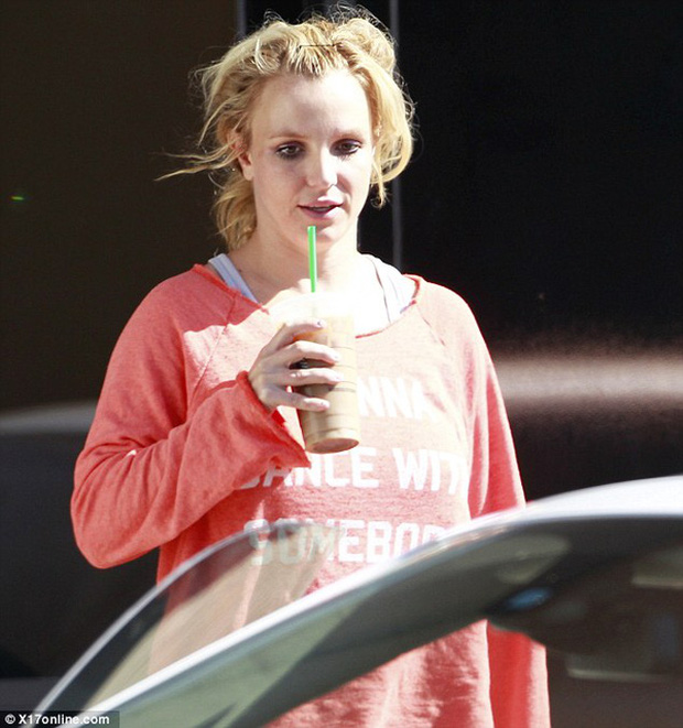Britney Spears không được làm đẹp dù đến giúp việc còn 1 tuần 1 bộ móng mới - Ảnh 2