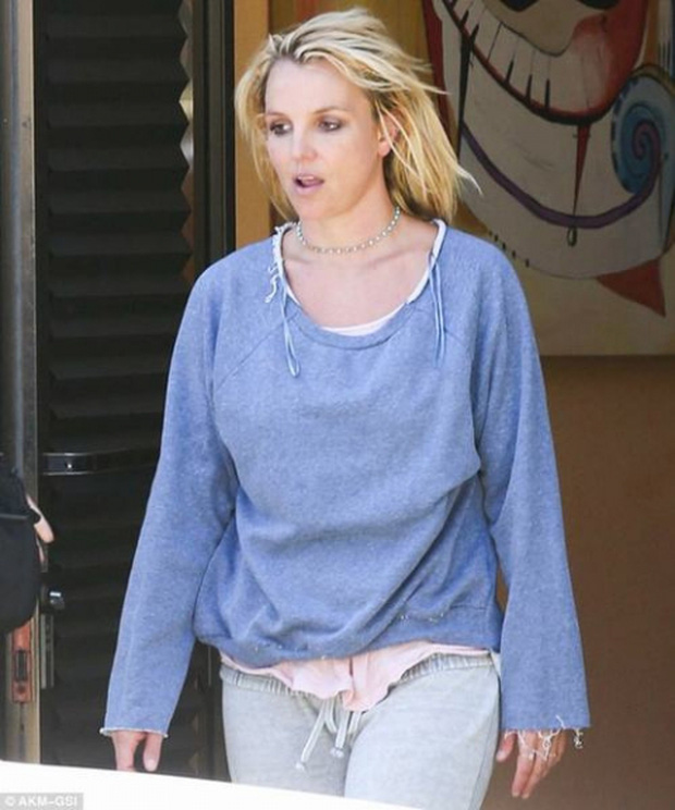 Britney Spears không được làm đẹp dù đến giúp việc còn 1 tuần 1 bộ móng mới - Ảnh 5