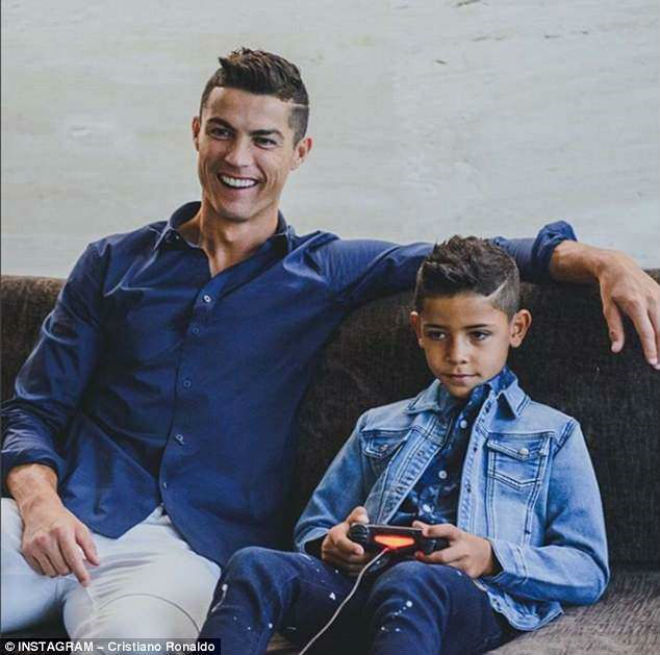Ronaldo bị đề nghị không đưa con đi học để tránh tắc đường - Ảnh 4