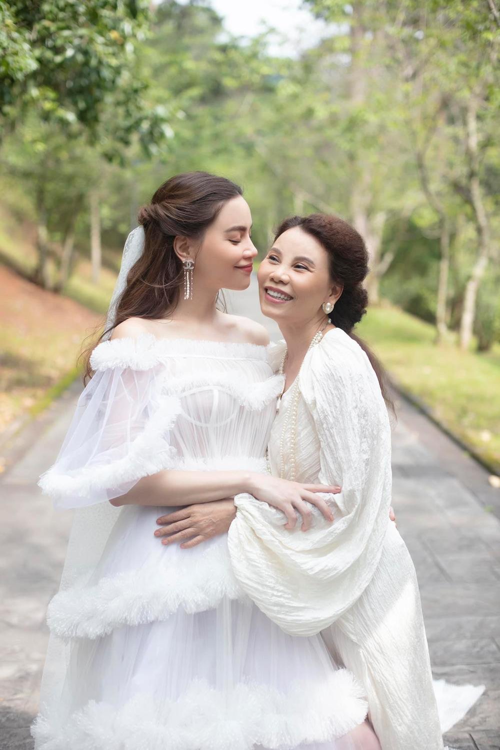Mang thai 4 tháng, Hồ Ngọc Hà mới quyết định mặc váy cô dâu sánh đôi Kim Lý - Ảnh 3