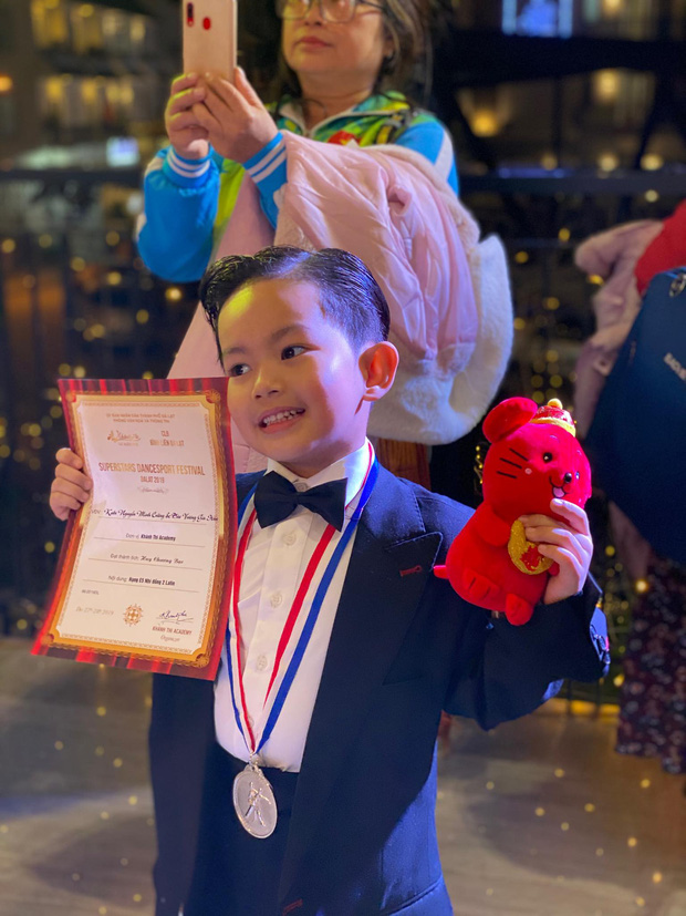Con trai Khánh Thi - Phan Hiển tài không đợi tuổi: Khiêu vũ như một dancer  - Ảnh 6