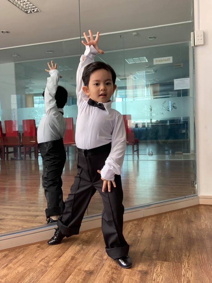 Con trai Khánh Thi - Phan Hiển tài không đợi tuổi: Khiêu vũ như một dancer  - Ảnh 5
