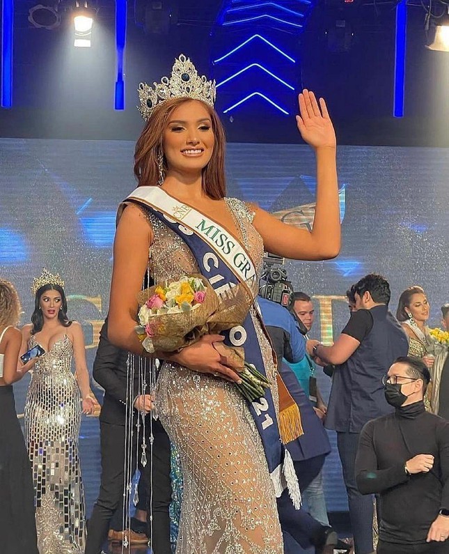 Sinh viên y khoa dáng đẹp mặt xinh đăng quang Hoa hậu Hòa bình Ecuador 2021 - Ảnh 2