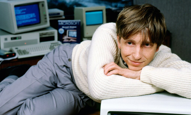 Nhân viên cũ kể chuyện Bill Gates từng âu yếm nữ nhân viên trên bãi cỏ - Ảnh 1