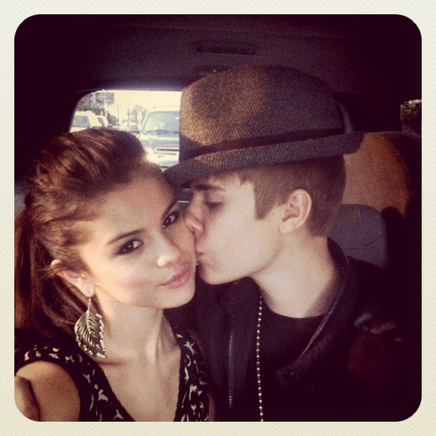 Thực hư bức ảnh Selena Gomez ôm hôn bà xã tình cũ Justin Bieber - Ảnh 7
