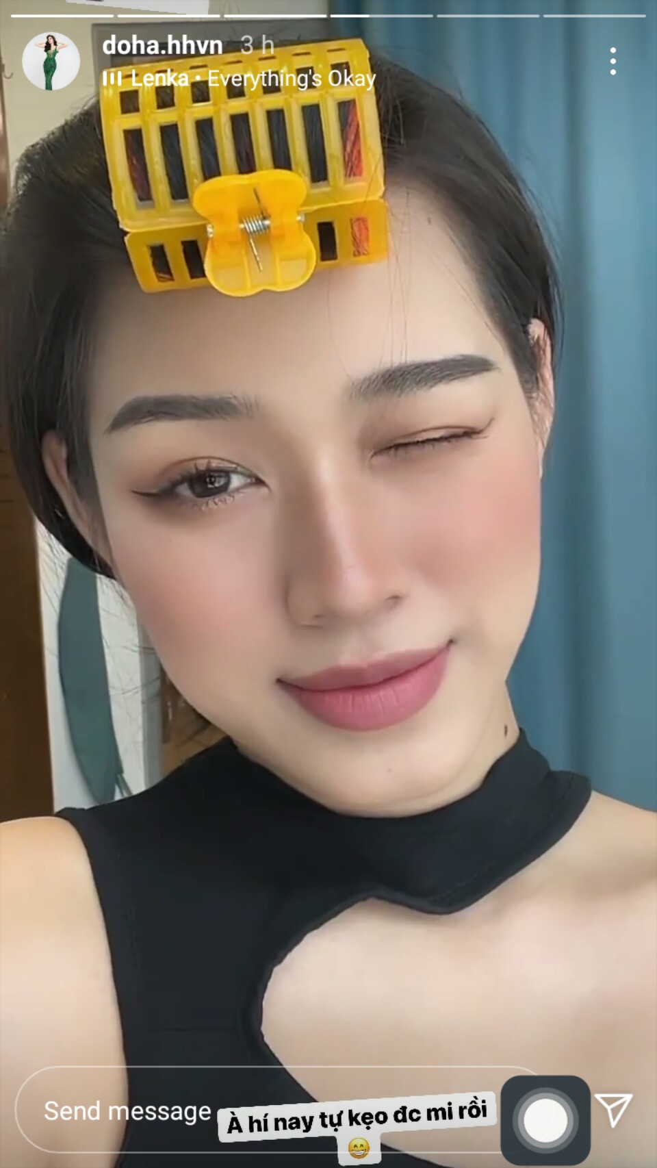Hoa hậu Đỗ Thị Hà được khen tới tấp vì quá xinh khi tự make up, làm tóc - Ảnh 2