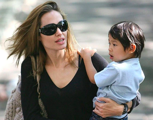 Pax Thiên ghi điểm khi tháp tùng mẹ nuôi Angelina Jolie đi mua sắm - Ảnh 8