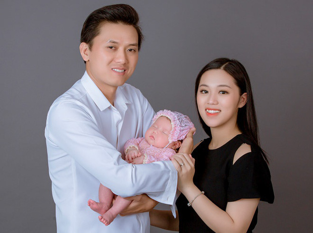 Quách Ngọc Tuyên đưa vợ kém 16 tuổi đi thi tốt nghiệp THPT 2021 - Ảnh 3