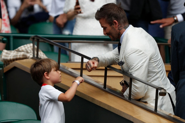 Đi xem quần vợt, David Beckham lại chơi không đẹp khi hút hết spotlight - Ảnh 5