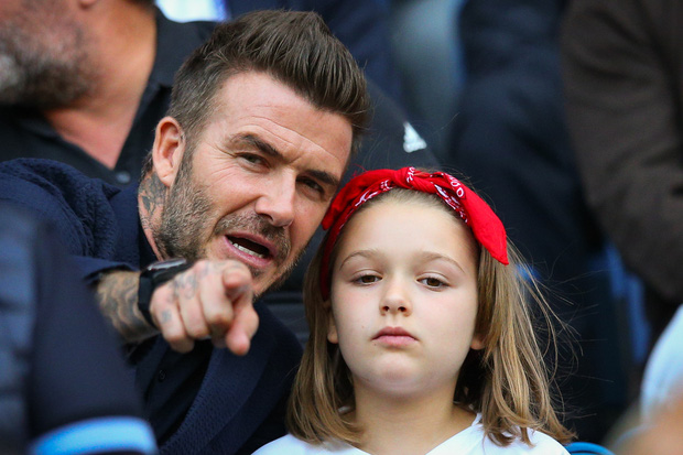 Cô út Harper Beckham chiếm spotlight trận Chung kết EURO vì quá xinh - Ảnh 8
