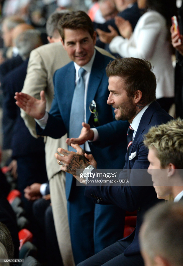 David Beckham và Tom Cruise nổi bật trên khán đài vẫn không giúp Anh thắng  - Ảnh 4