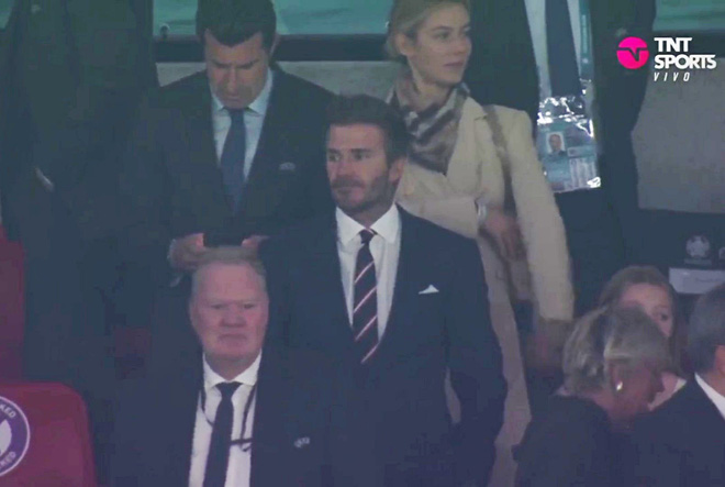 David Beckham và Tom Cruise nổi bật trên khán đài vẫn không giúp Anh thắng  - Ảnh 6