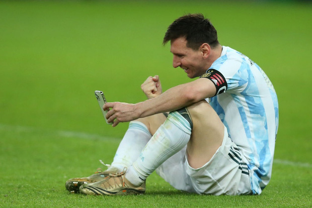 Hành động đáng yêu của 3 con trai Lionel Messi khi bố vô địch Copa America - Ảnh 8