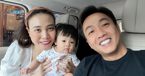 Con gái Cường Đô La  cuối cùng cũng đã biết selfie