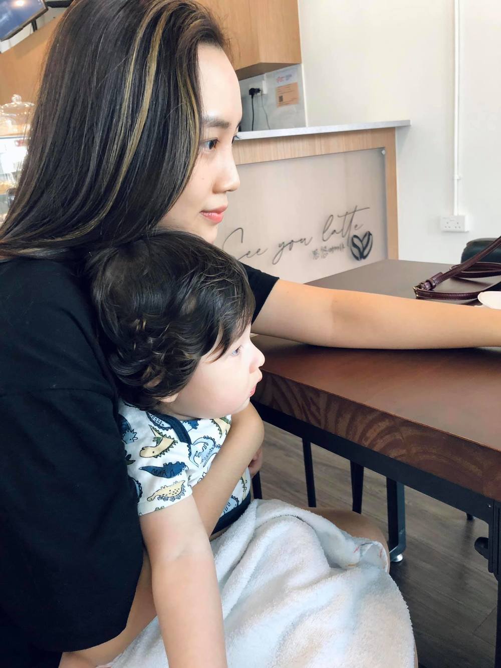 Em trai Á hậu Hoàng Anh bão mạng với diện mạo như tài tử - Ảnh 9