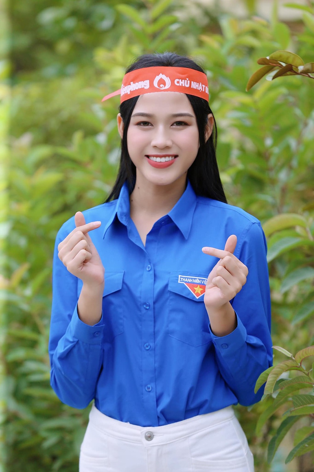 Hoa hậu Đỗ Thị Hà gửi 100 kg gạo, 100 kg thịt vào TP.HCM cho dân nghèo - Ảnh 1