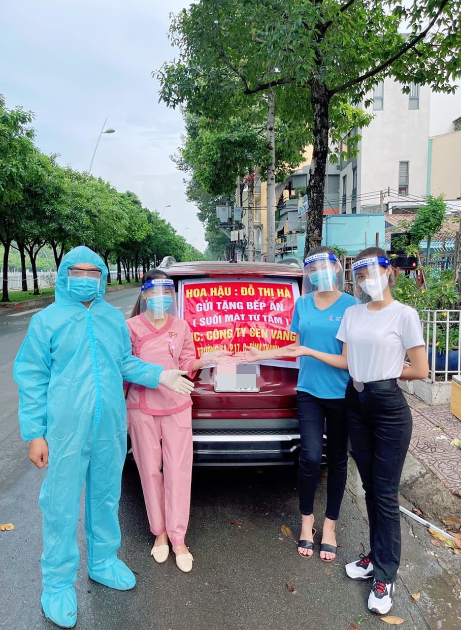 Hoa hậu Đỗ Thị Hà gửi 100 kg gạo, 100 kg thịt vào TP.HCM cho dân nghèo - Ảnh 3